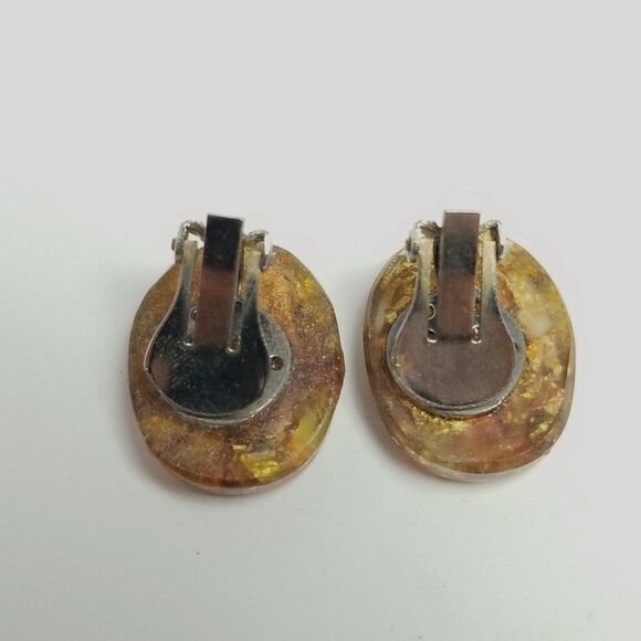 Vintage Oval Acrylic Clip On Earrings, Gold Tone Flake, Retro Estate - Picture 3 of 6